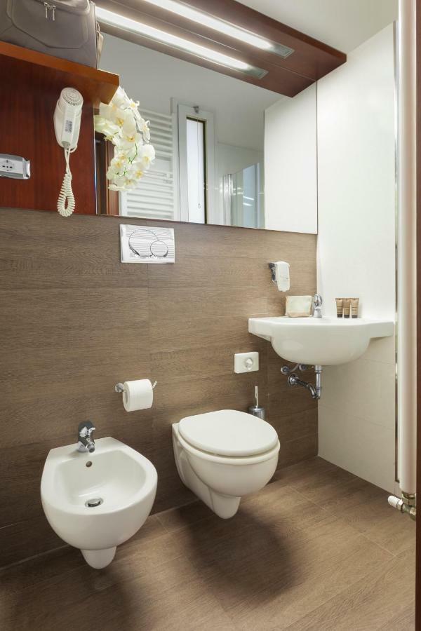 Hotel Atlantic Vista Mare Pesaro Kültér fotó