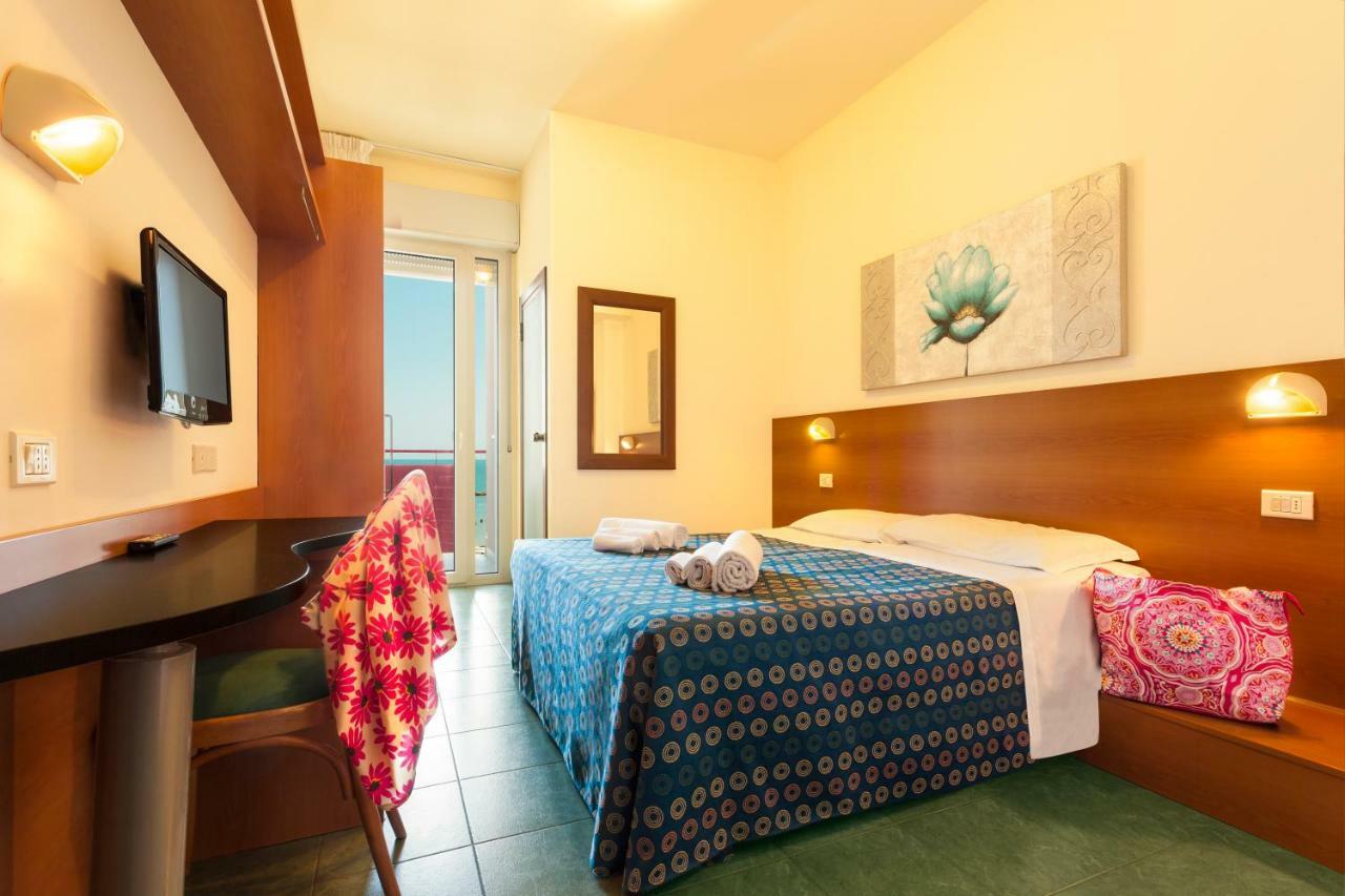 Hotel Atlantic Vista Mare Pesaro Kültér fotó