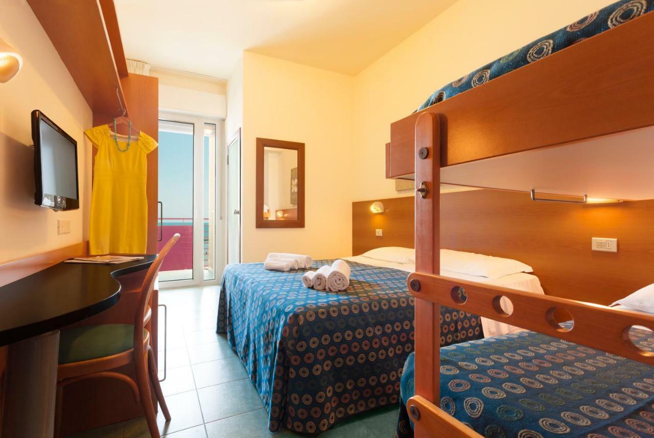 Hotel Atlantic Vista Mare Pesaro Kültér fotó