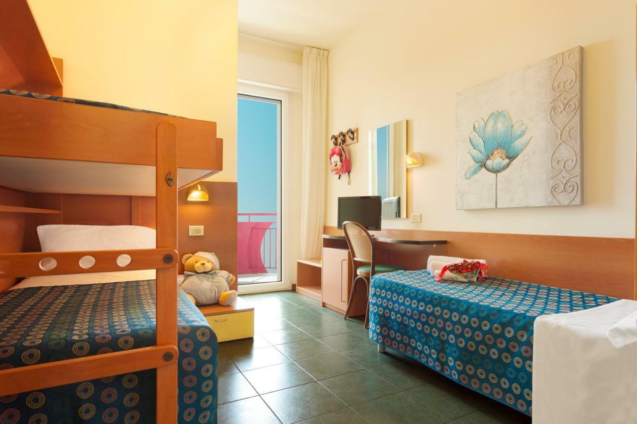 Hotel Atlantic Vista Mare Pesaro Kültér fotó