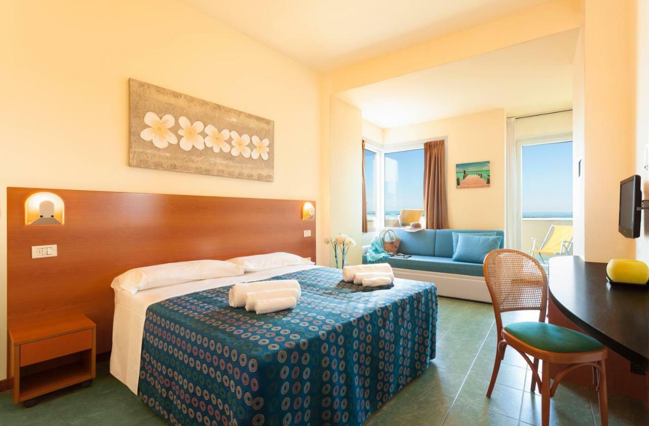Hotel Atlantic Vista Mare Pesaro Kültér fotó