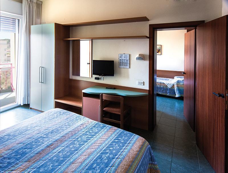 Hotel Atlantic Vista Mare Pesaro Kültér fotó